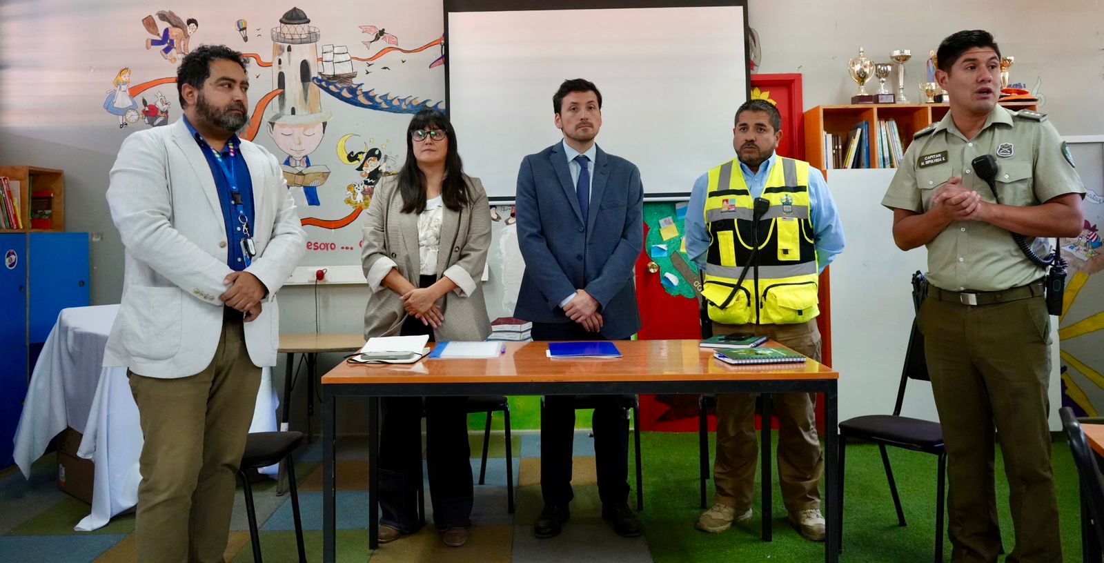 Junto a Carabineros reforzamos la seguridad escolar con charlas a establecimientos educacionales